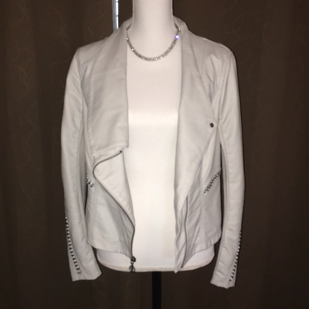Jennifer Lopez Jacket - Picture 2 of 8